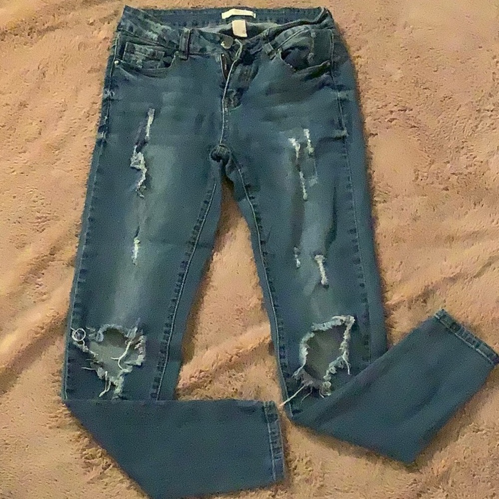 FOREVER 21 RIPPED SKINNY JEANS SZ. 27